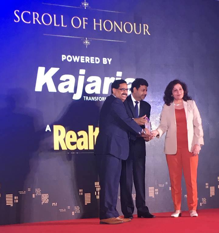 Vipul Group - CEO facilitated “SCROLL OF HONOUR”  by 9th Realty+ Awards 2017 for her contributions to the Real Estate sector